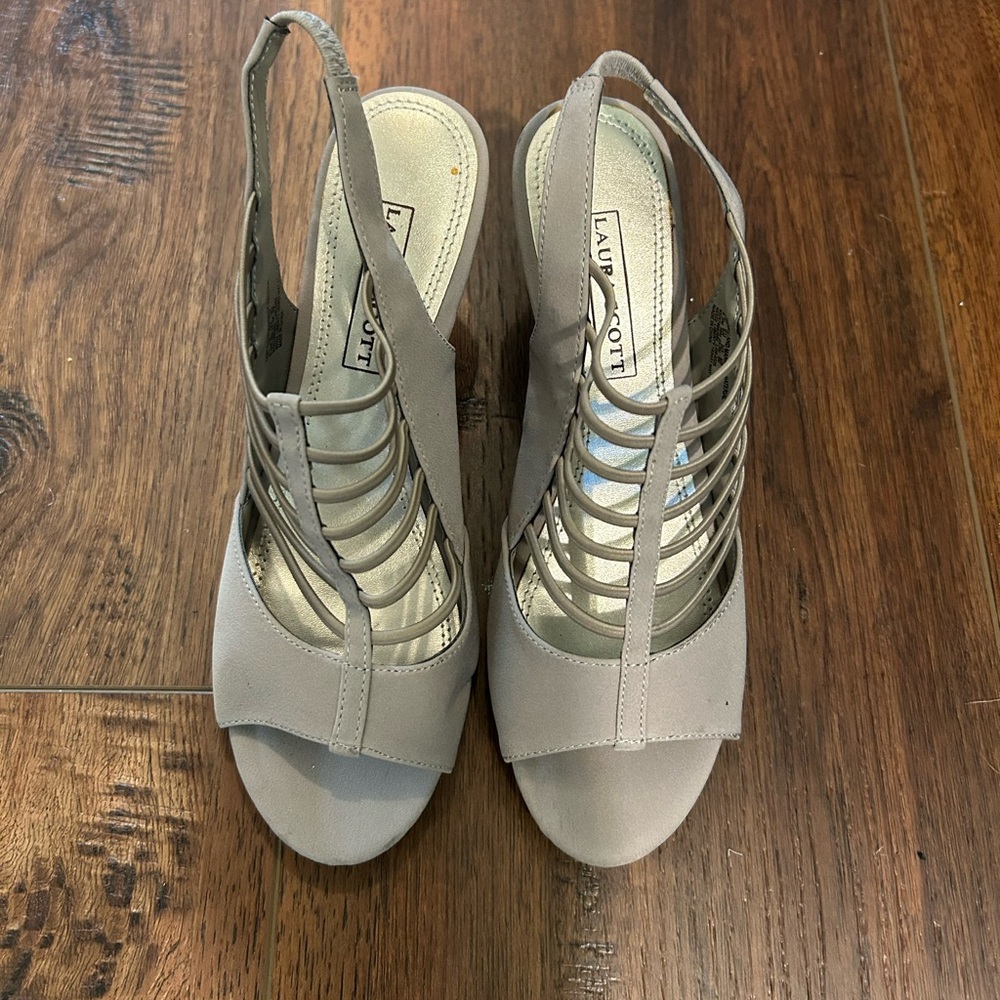 NWOT Laura Scott slingback heels size 6.5
